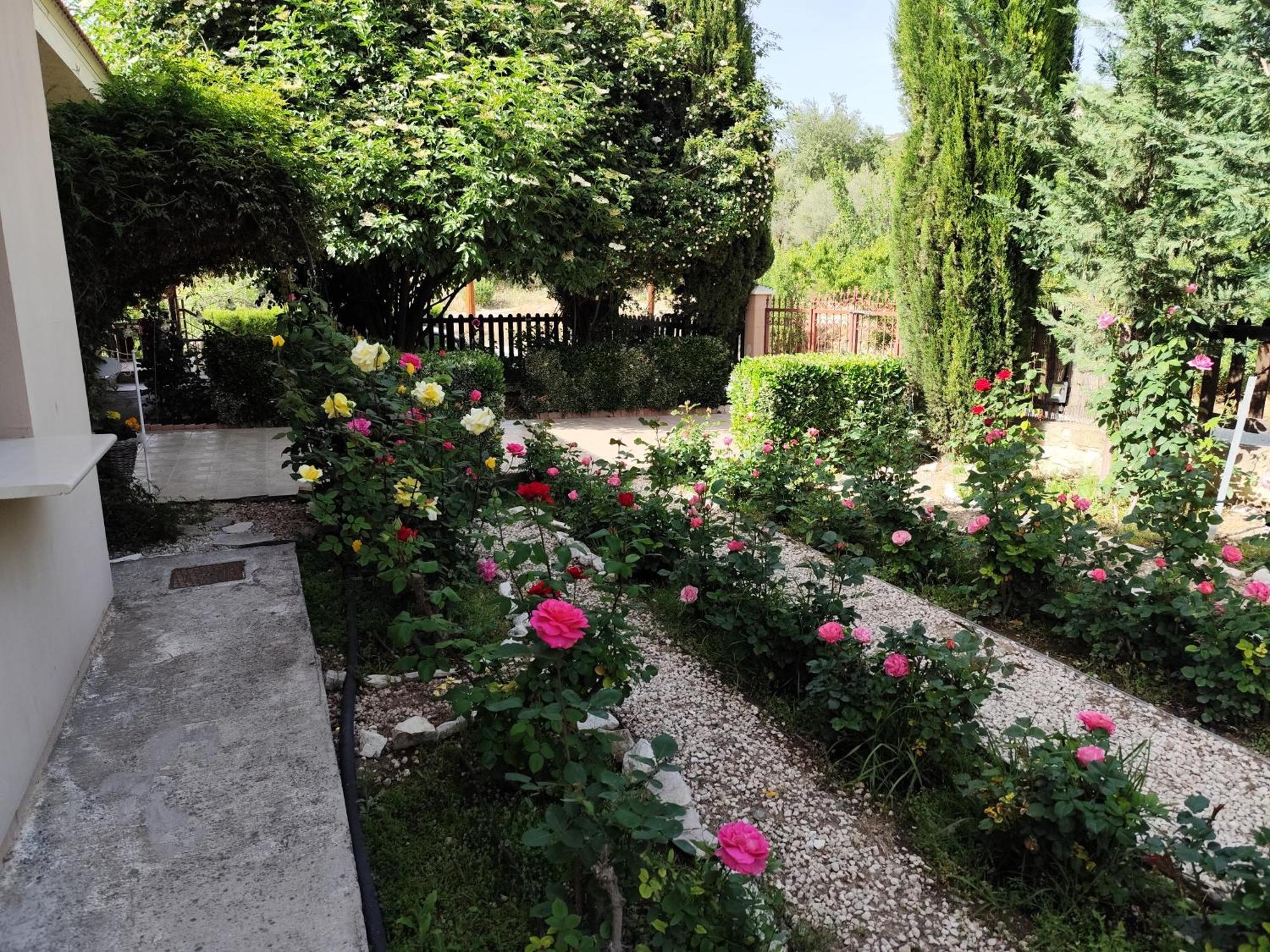 Roses Villa Trimiklini Екстериор снимка